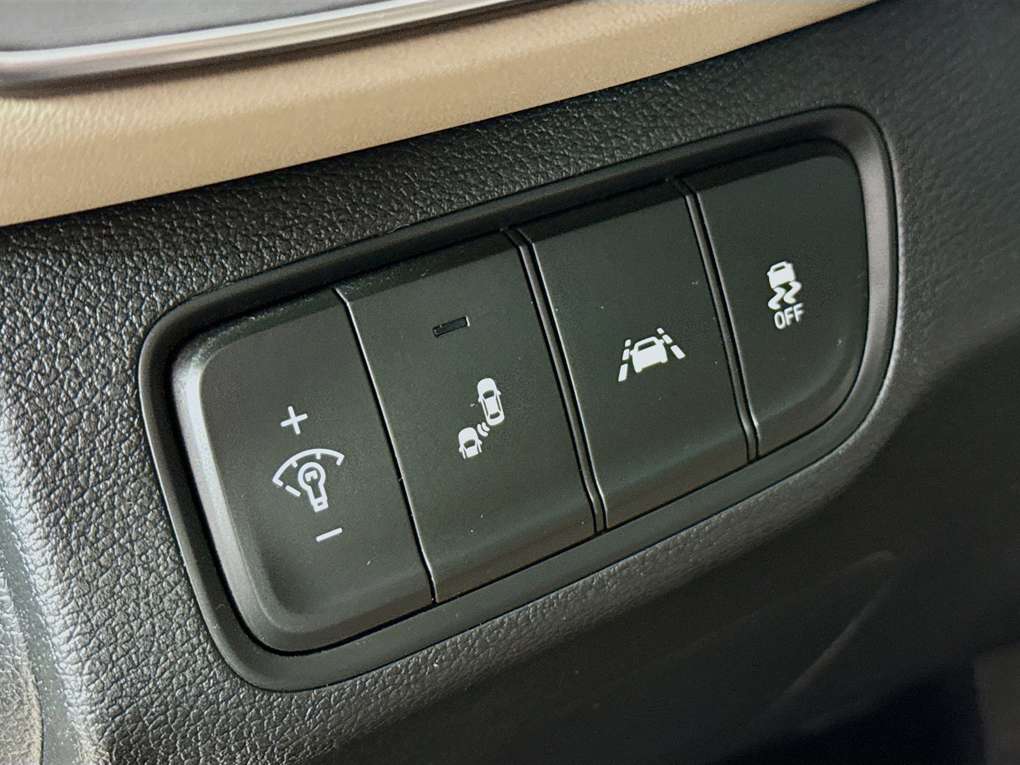 Used 2020 Hyundai Santa Fe SEL w/ Cargo Package image 9