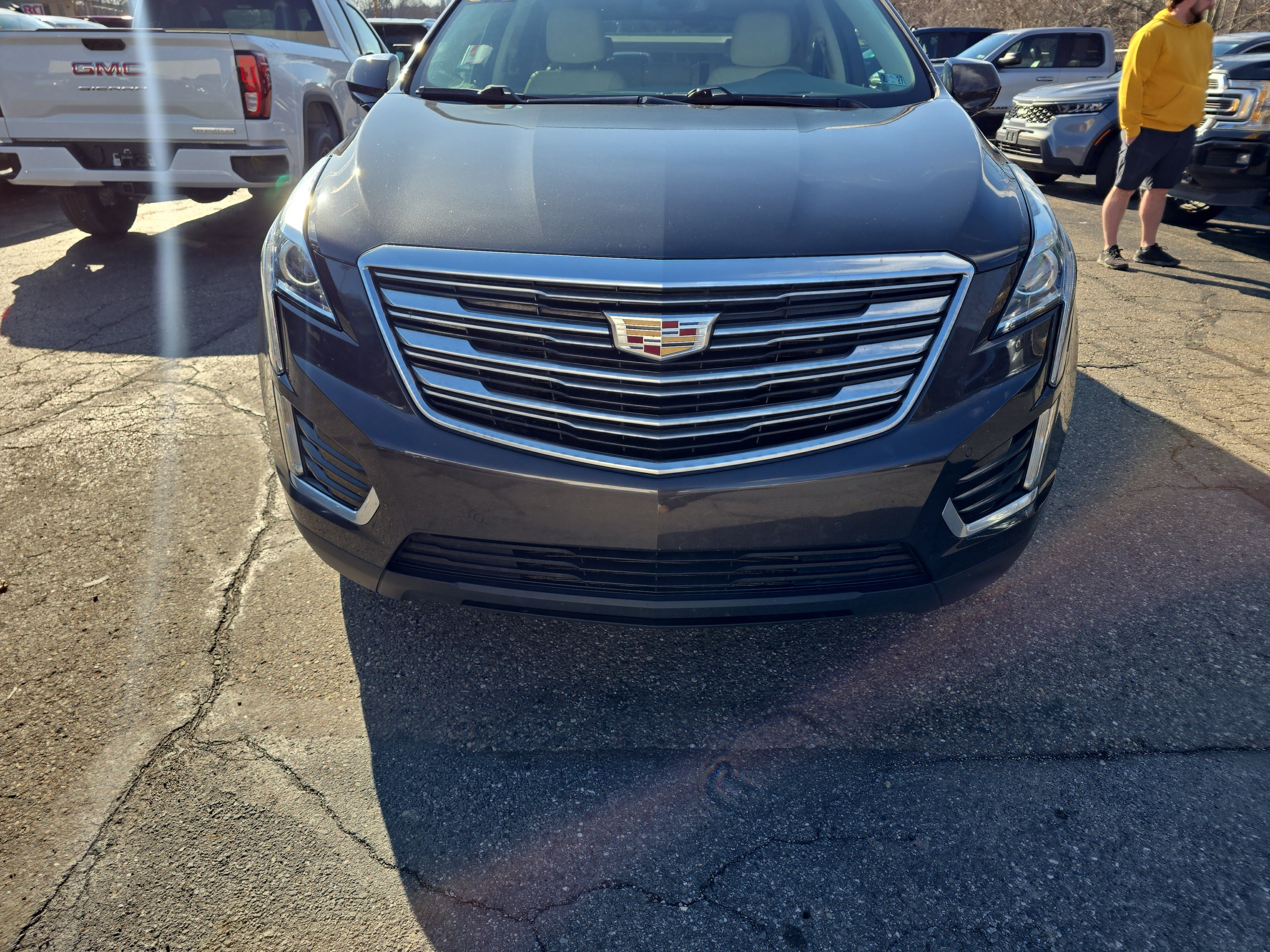 Used 2018 Cadillac XT5 Luxury w/ Driver Awareness Package image 9