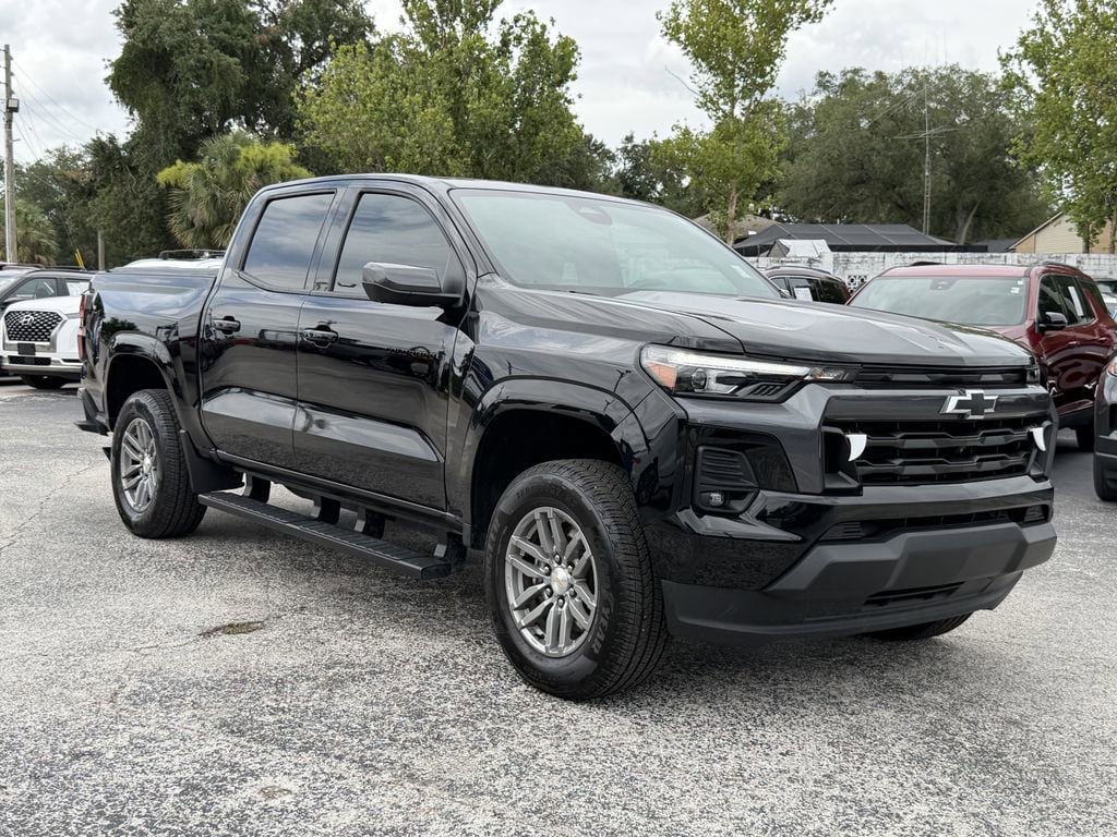 Used 2024 Chevrolet Colorado LT w/ LT Convenience Package III RWD image 2