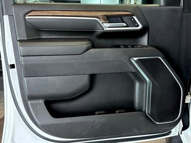 Used 2025 Chevrolet Silverado 2500 LT w/ Convenience Package image 18