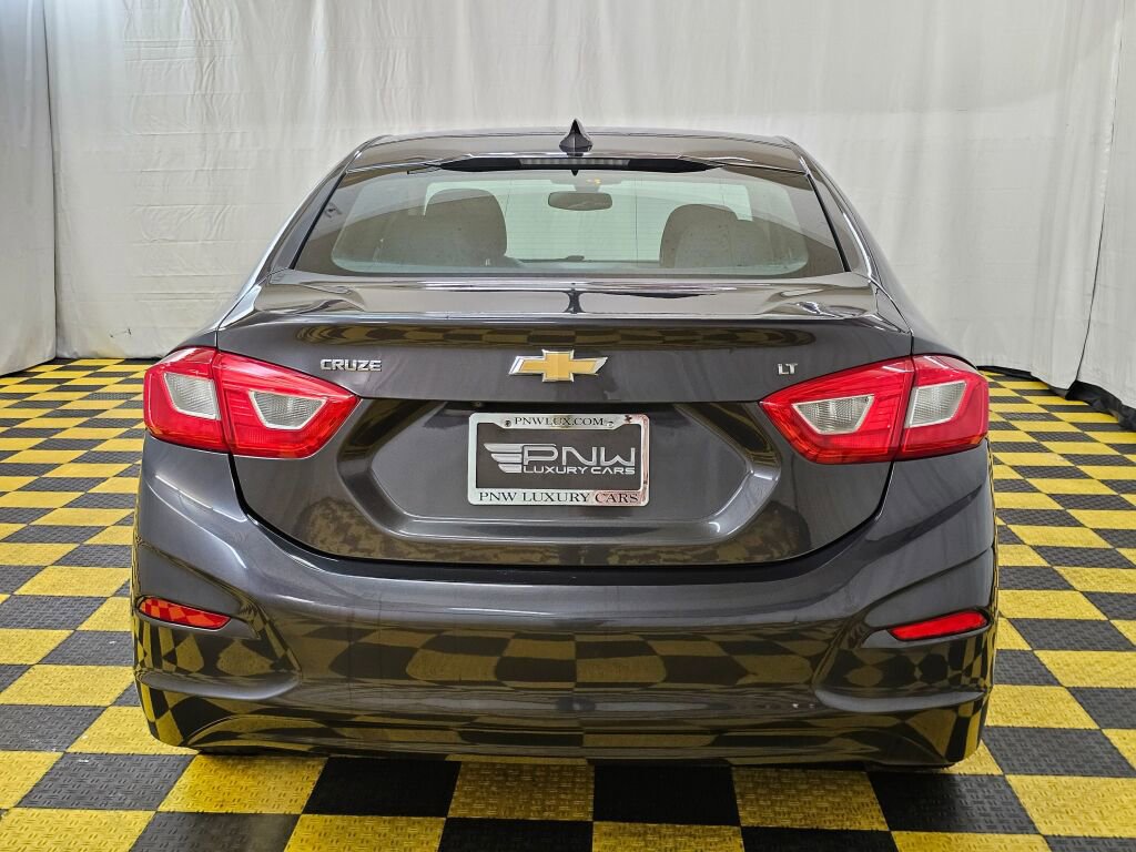 Used 2017 Chevrolet Cruze LT FWD image 4