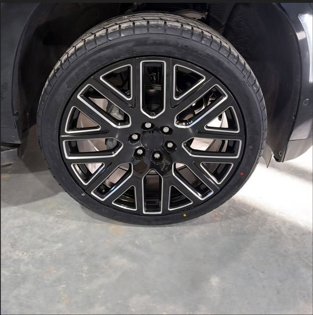 Used 2025 GMC Yukon XL Denali image 13