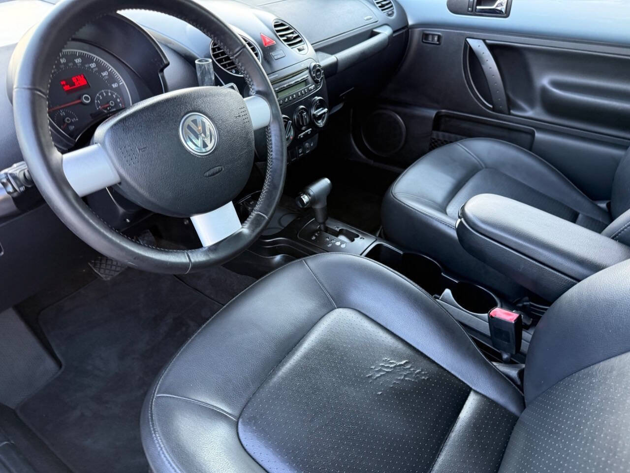 Used 2010 Volkswagen Beetle Coupe FWD image 16