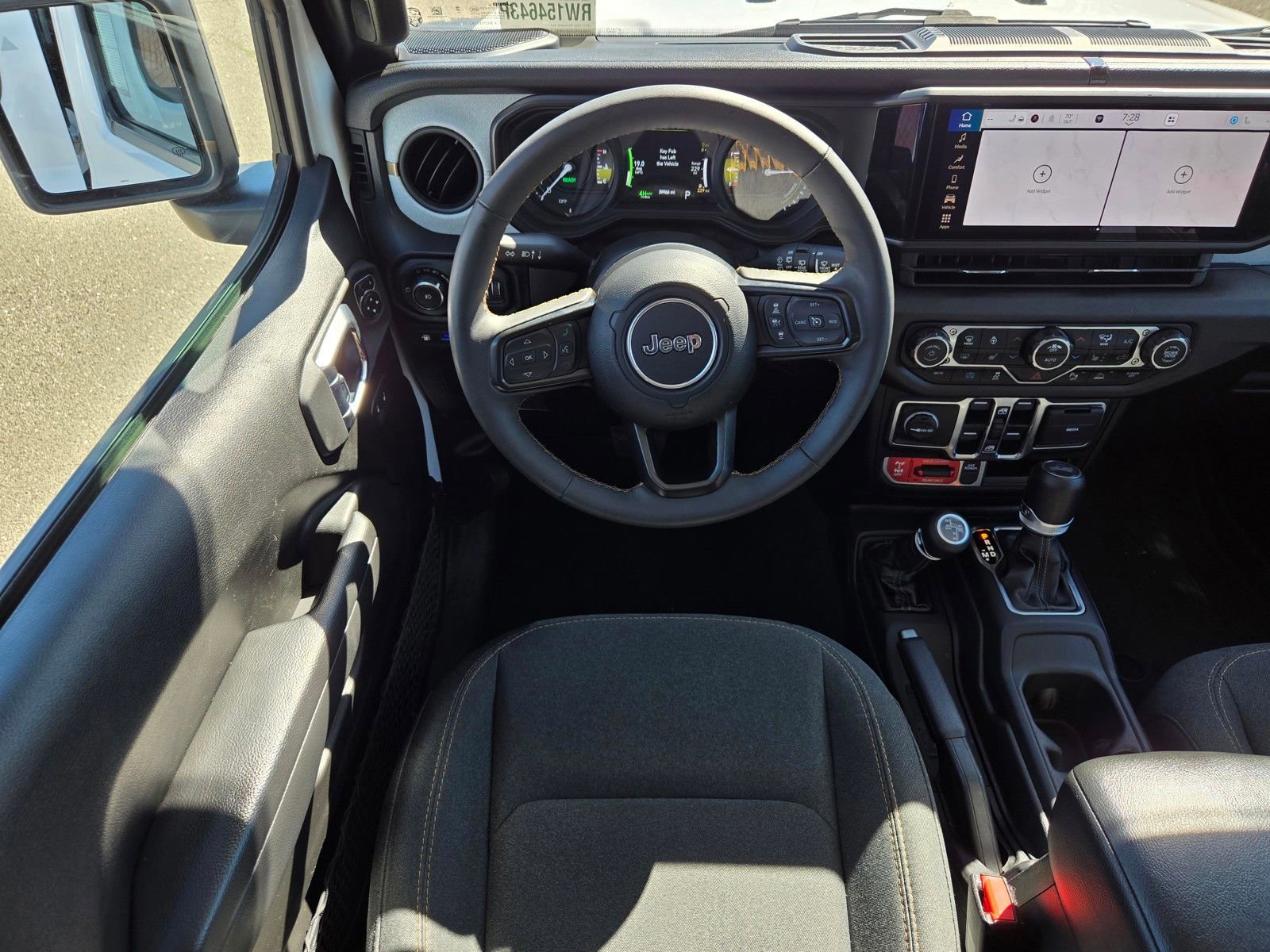 Used 2024 Jeep Wrangler Unlimited image 11