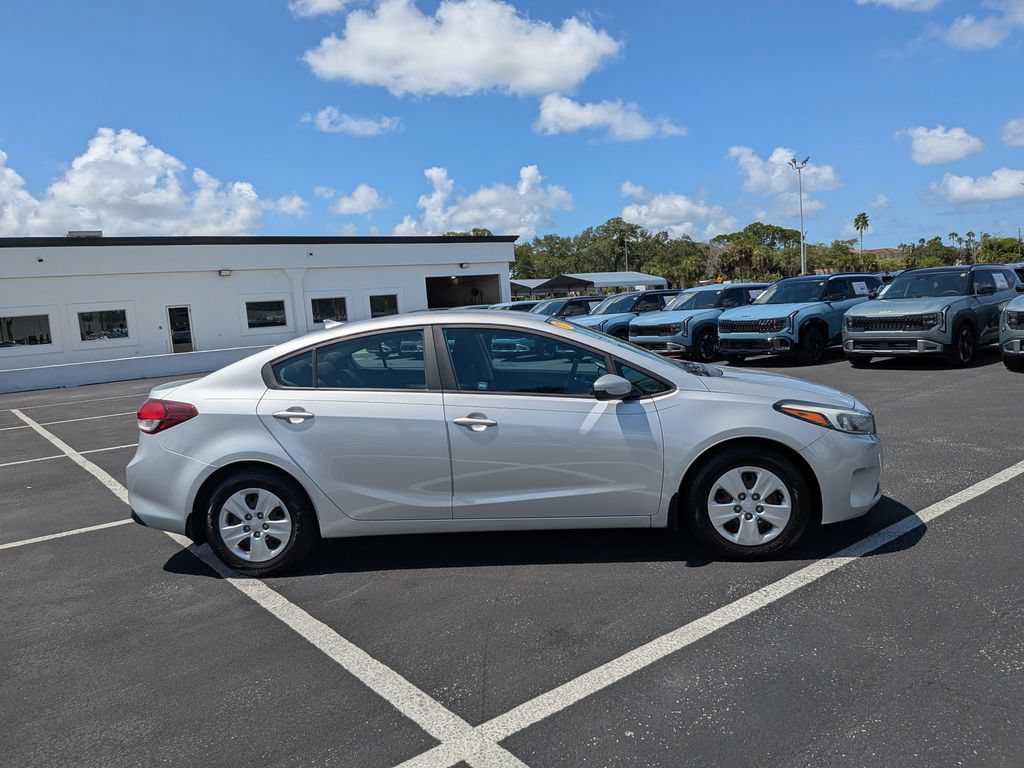 Used 2017 Kia Forte LX FWD image 10