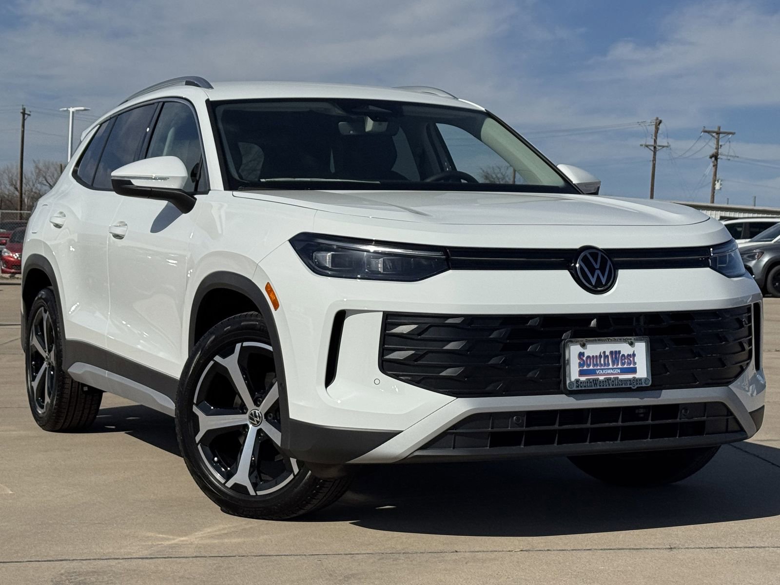 New 2026 Volkswagen Tiguan SE image 2