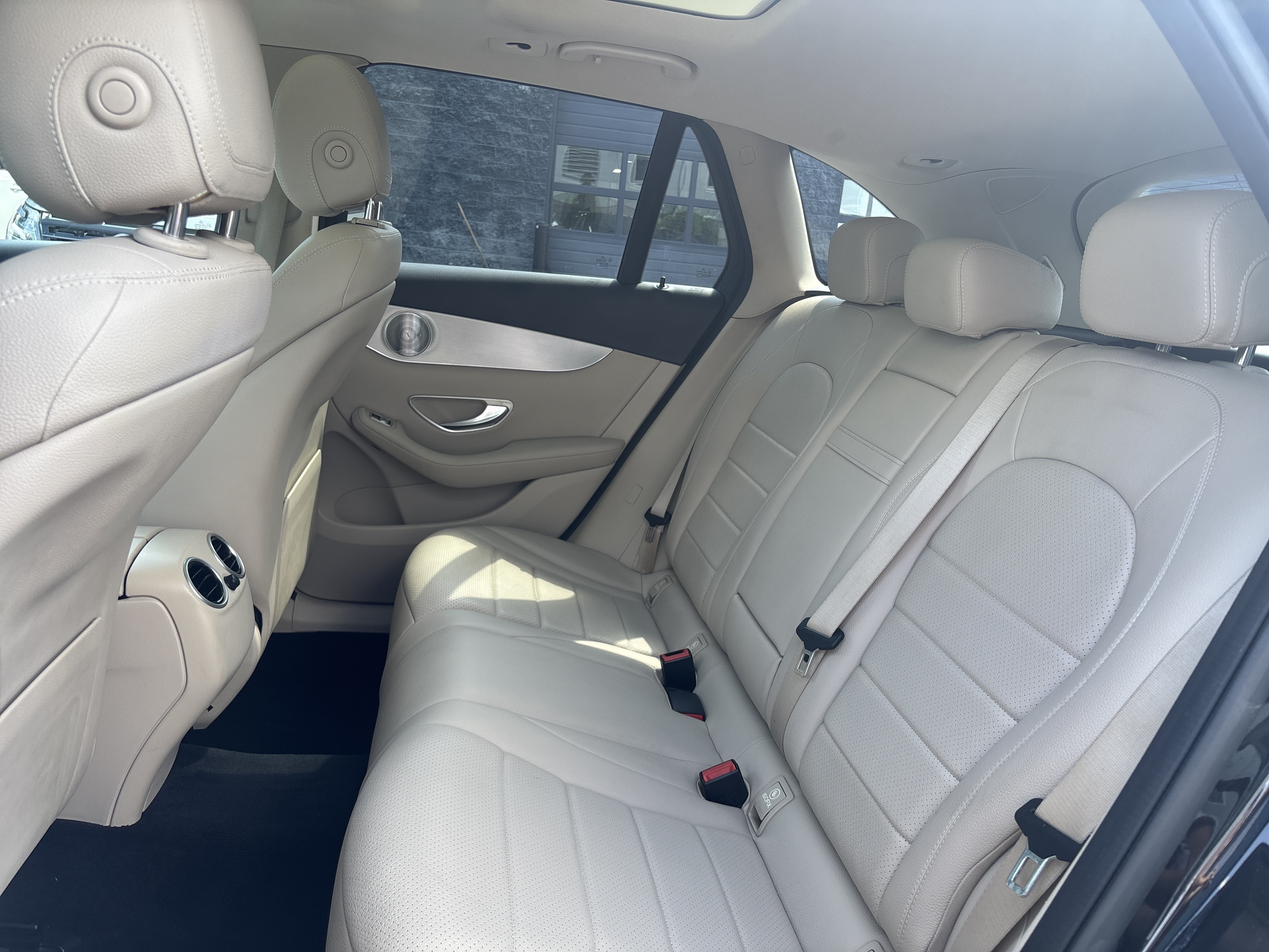Used 2019 Mercedes-Benz GLC 300 4MATIC image 25
