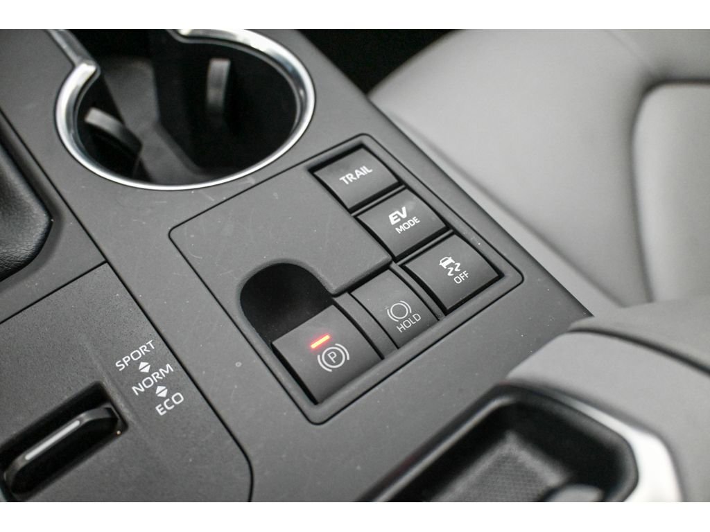 Used 2025 Toyota Highlander XLE image 43