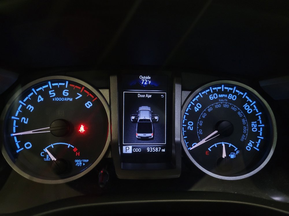 Used 2016 Toyota Tacoma SR5 w/ SR5 Appearance Package (SN) image 23