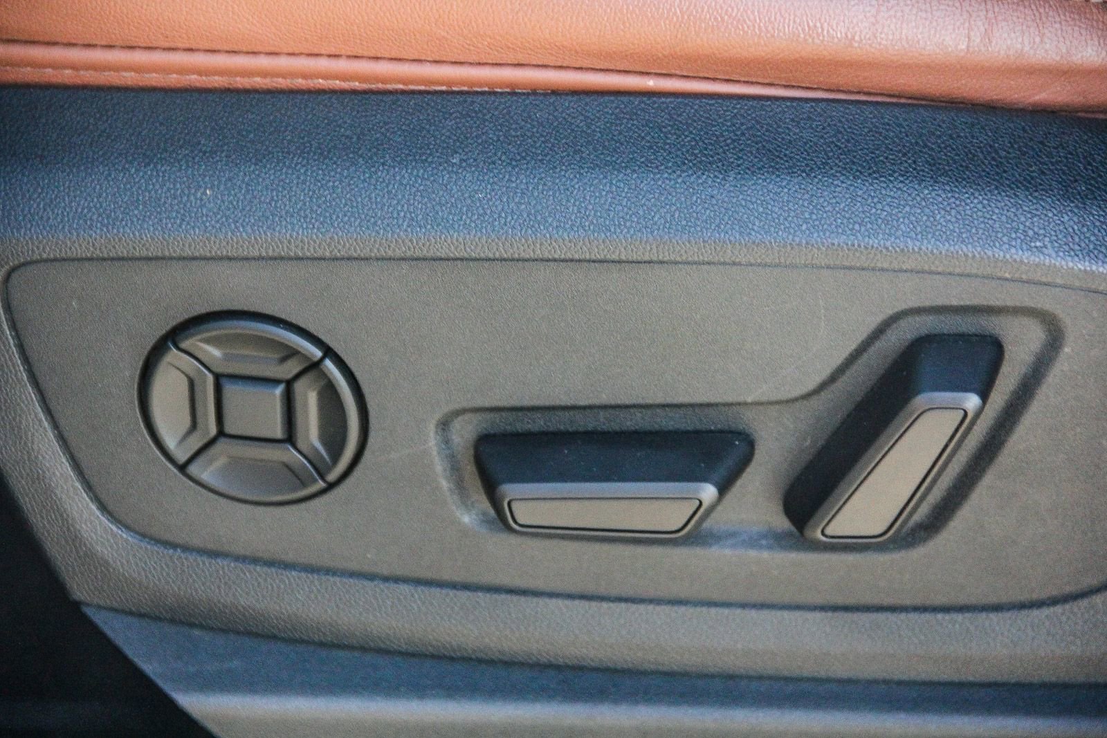 Certified 2022 Audi e-tron Premium w/ Convenience Plus Package image 21