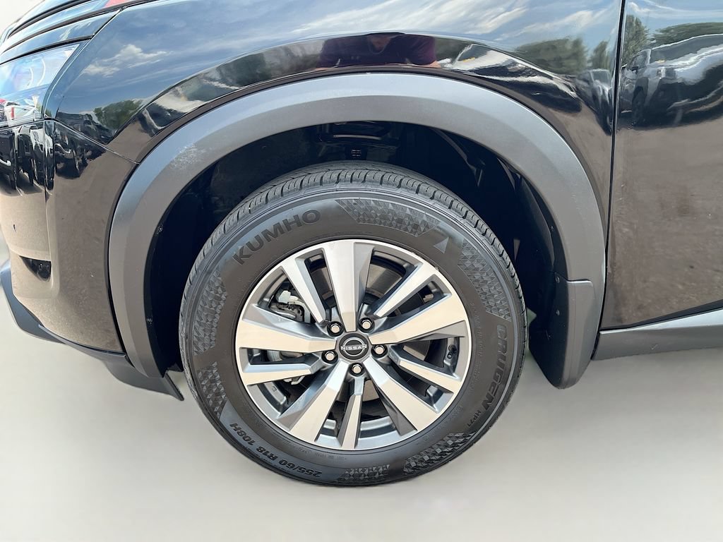 Used 2025 Nissan Pathfinder SL AWD/4WD image 32