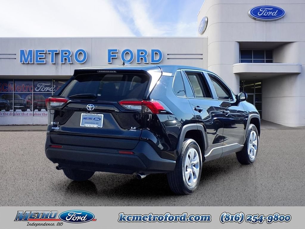 Used 2025 Toyota RAV4 LE AWD/4WD image 3