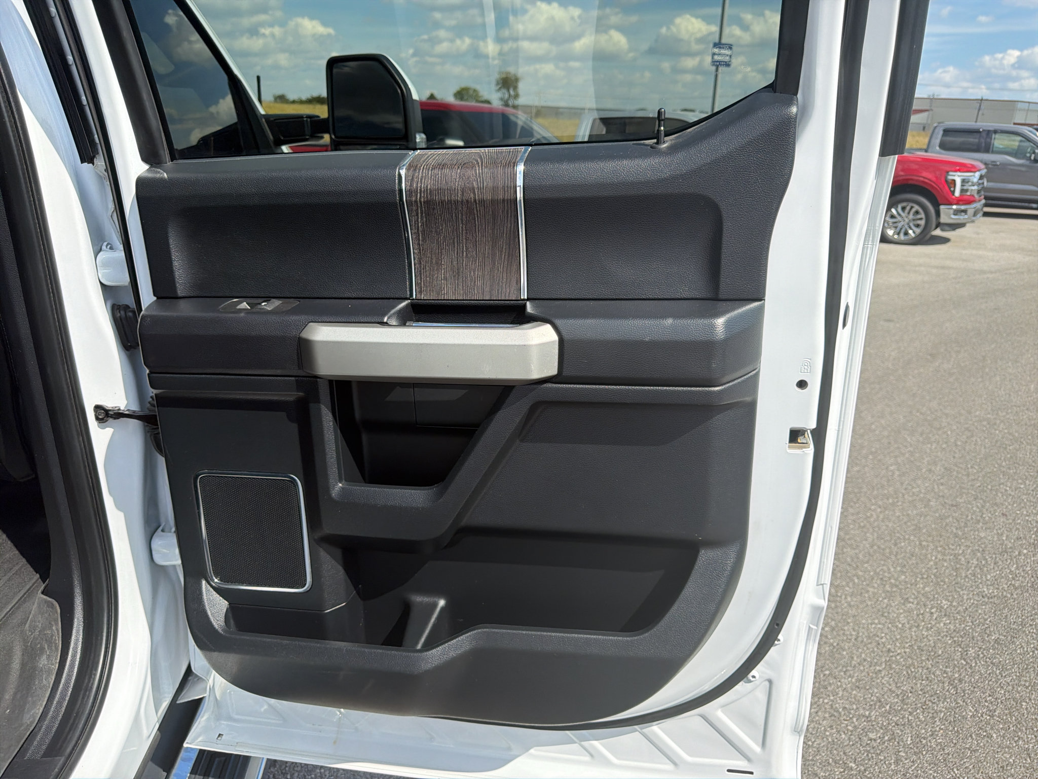 Used 2021 Ford F250 Lariat w/ Lariat Value Package AWD/4WD image 23