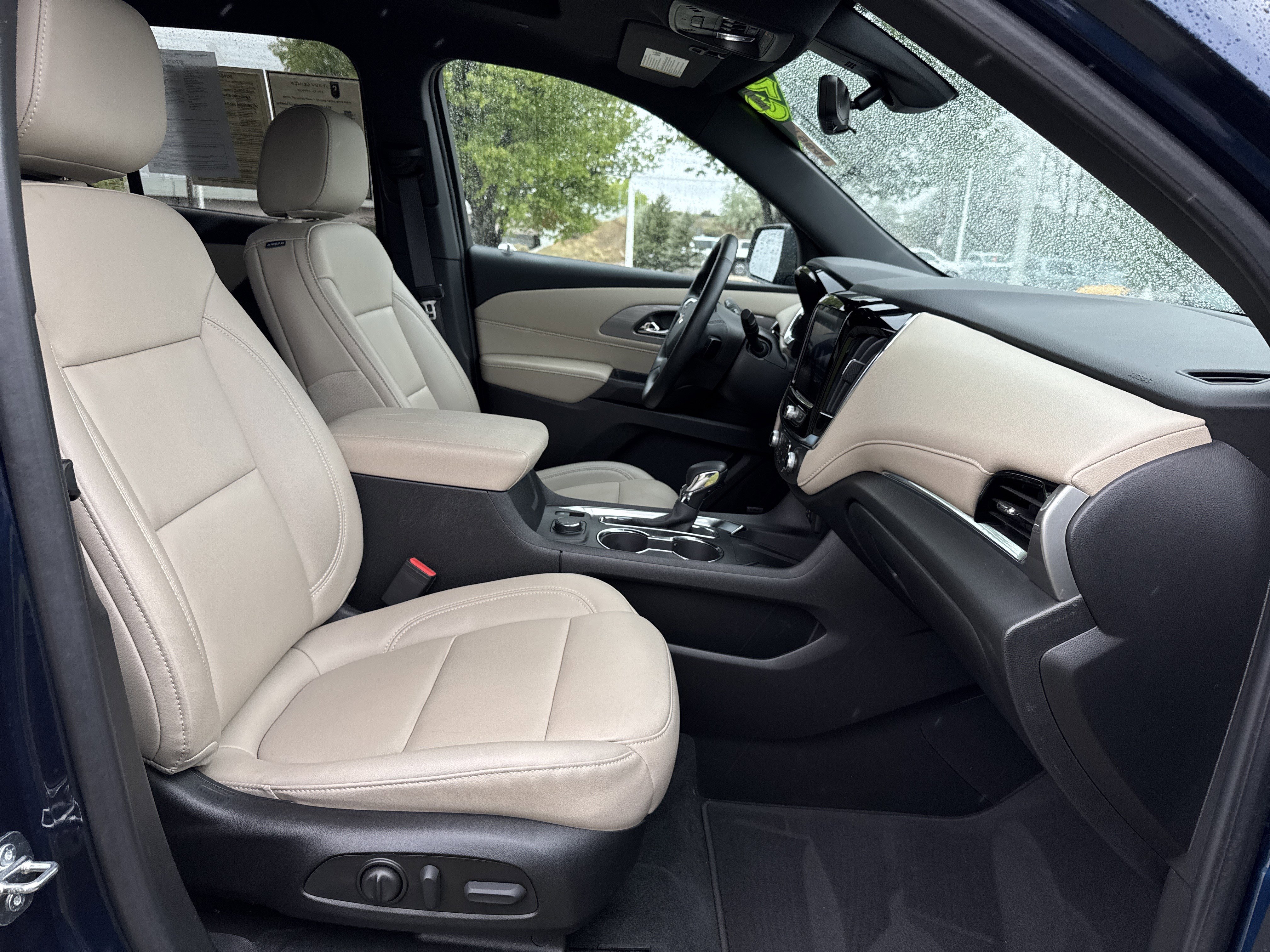 Used 2023 Chevrolet Traverse LT w/ LT Premium Package AWD/4WD image 27