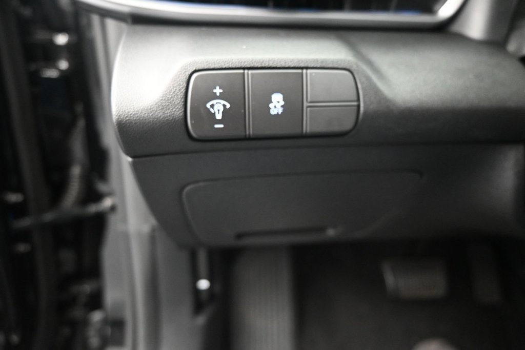 Used 2025 Hyundai Elantra Limited w/ Cargo Package FWD image 35