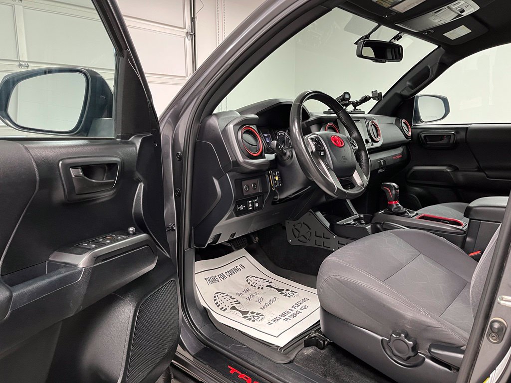Used 2017 Toyota Tacoma TRD Sport w/ Tow Package (A/T) AWD/4WD image 20