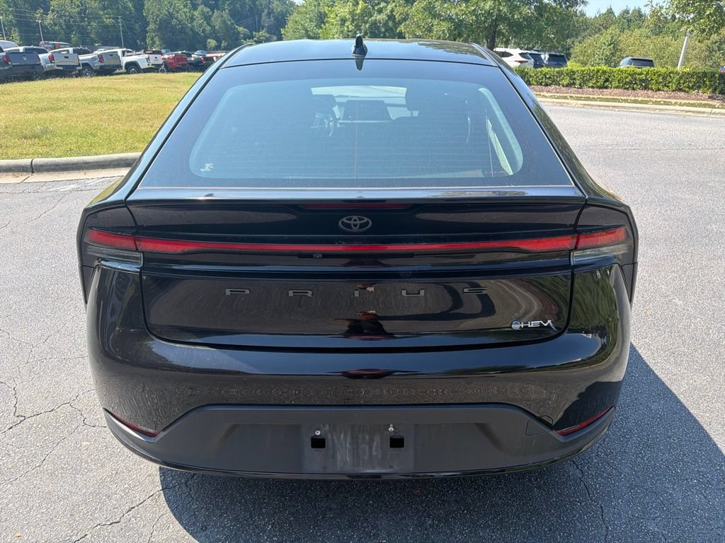 Used 2024 Toyota Prius LE FWD image 6