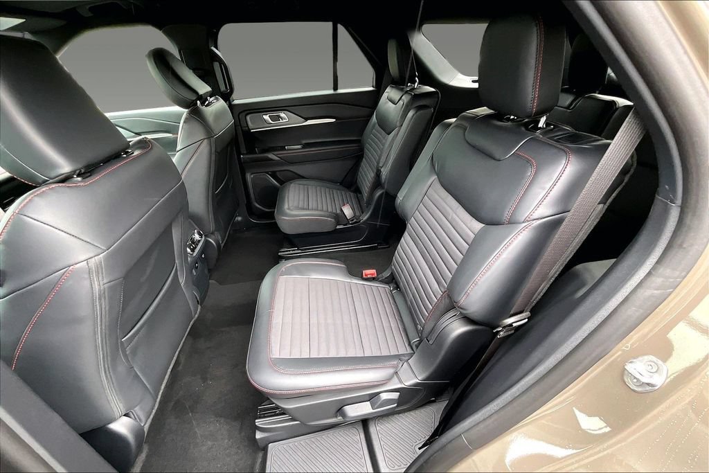 New 2026 Ford Explorer ST-Line w/ ST-Line Street Pack AWD/4WD image 7