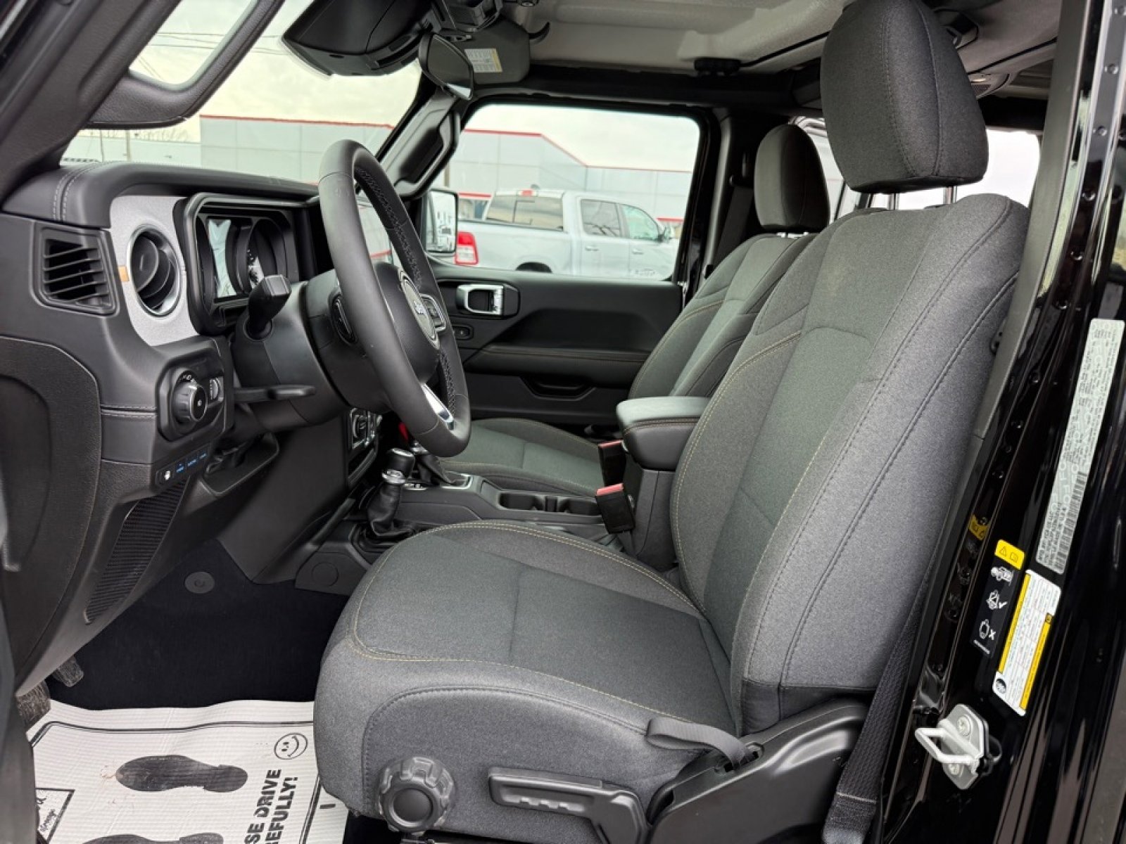 Used 2025 Jeep Wrangler Unlimited Sahara image 26