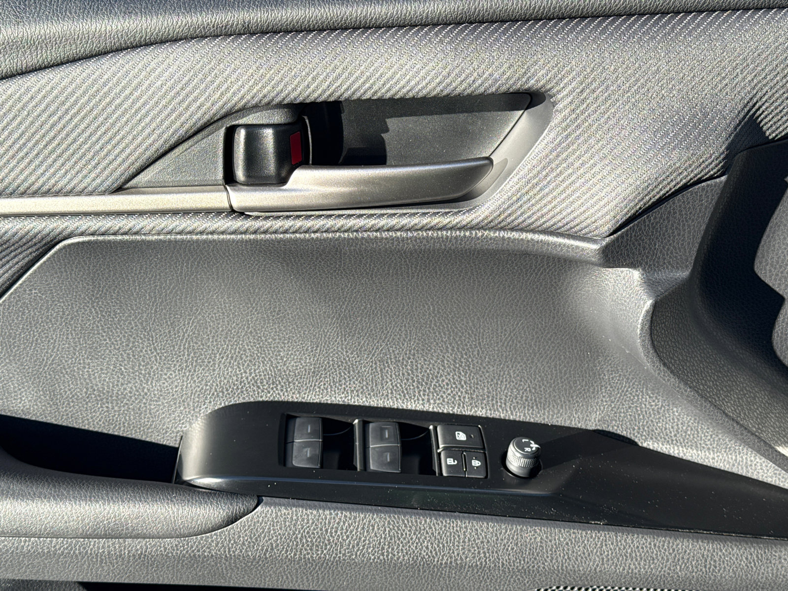 New 2026 Toyota Camry Hybrid FWD image 26