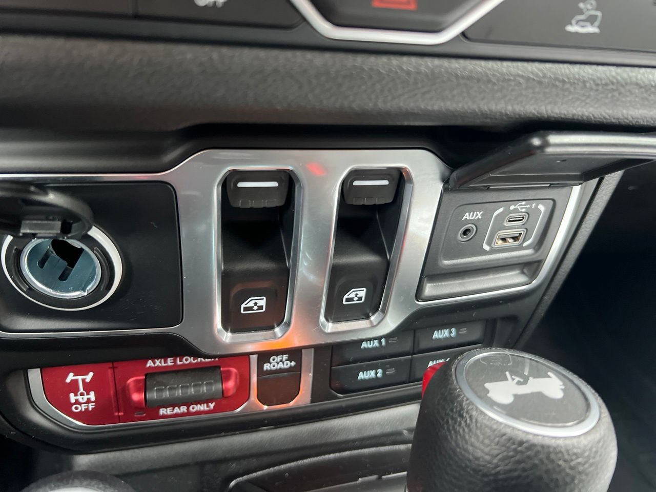 Used 2025 Jeep Wrangler Sport AWD/4WD image 22