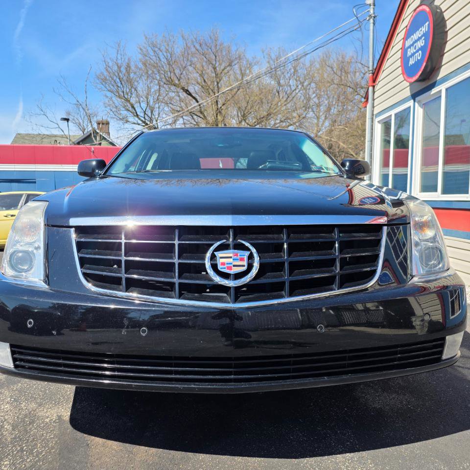Used 2010 Cadillac DTS Luxury image 2