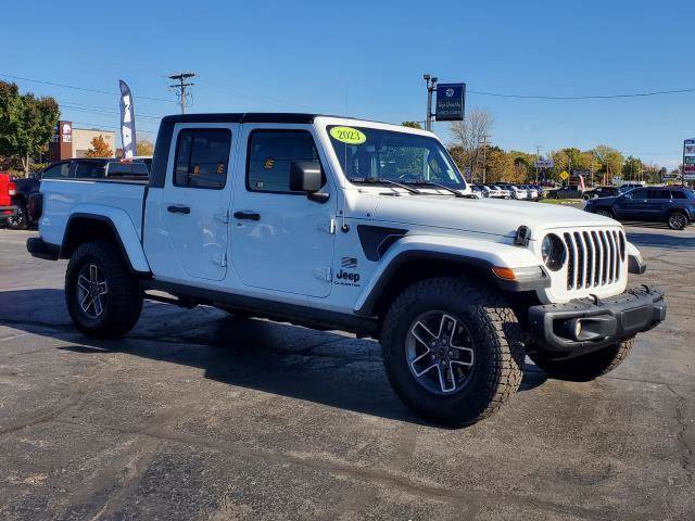 Used 2023 Jeep Gladiator Sport AWD/4WD image 2