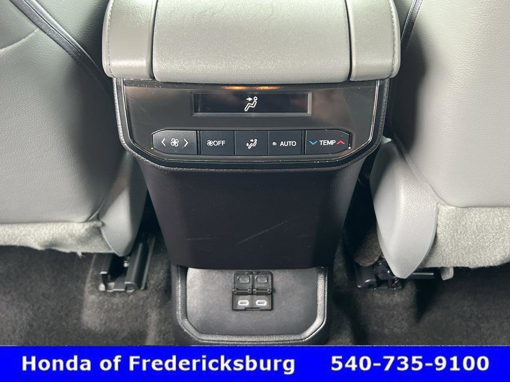 Used 2023 Toyota Highlander XLE FWD image 30