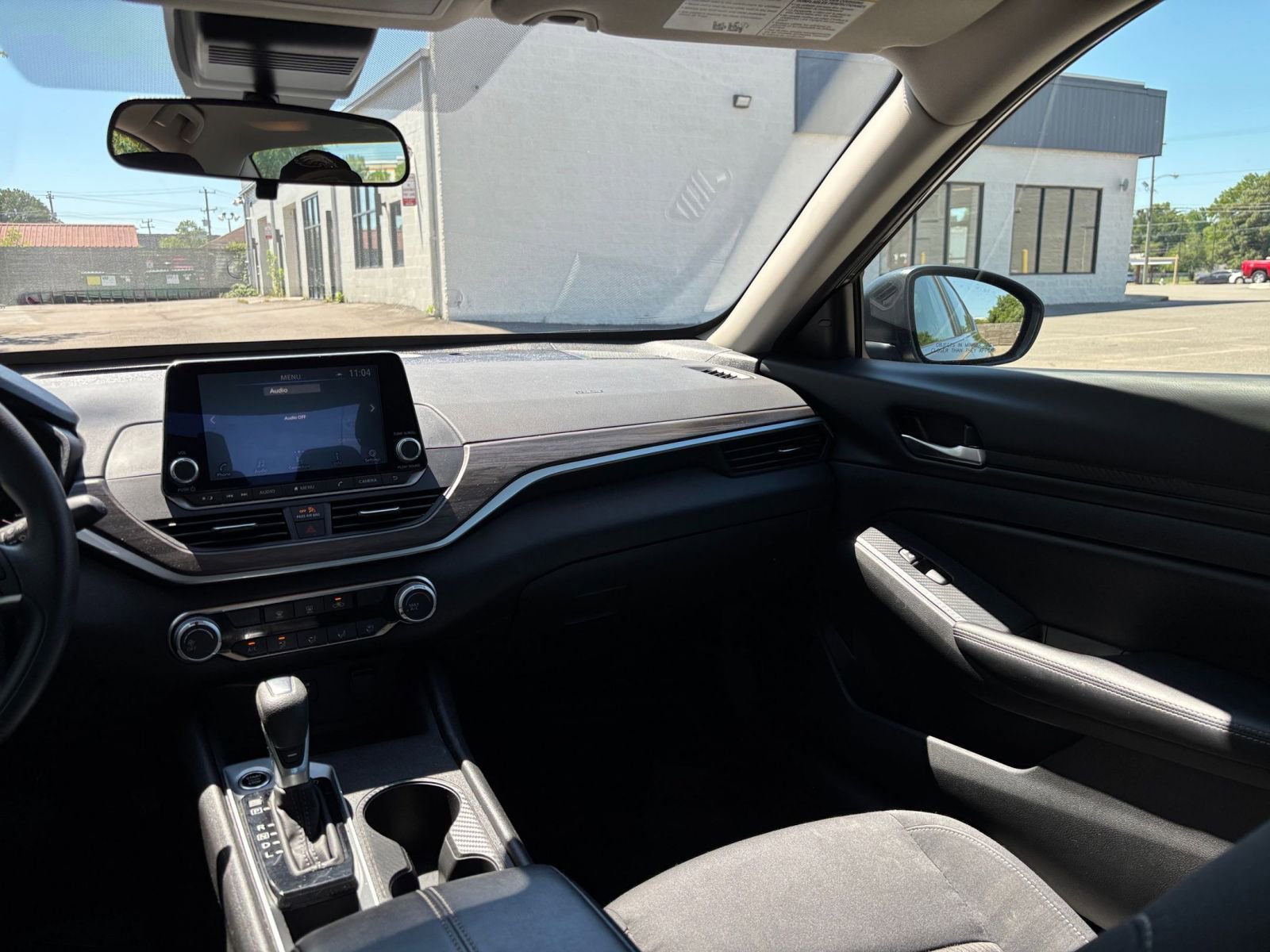 Used 2025 Nissan Altima 2.5 SV FWD image 36