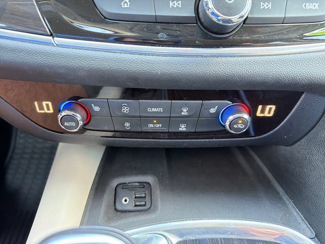 Used 2021 Buick Enclave Essence w/ Sound and Sites Package AWD/4WD image 15