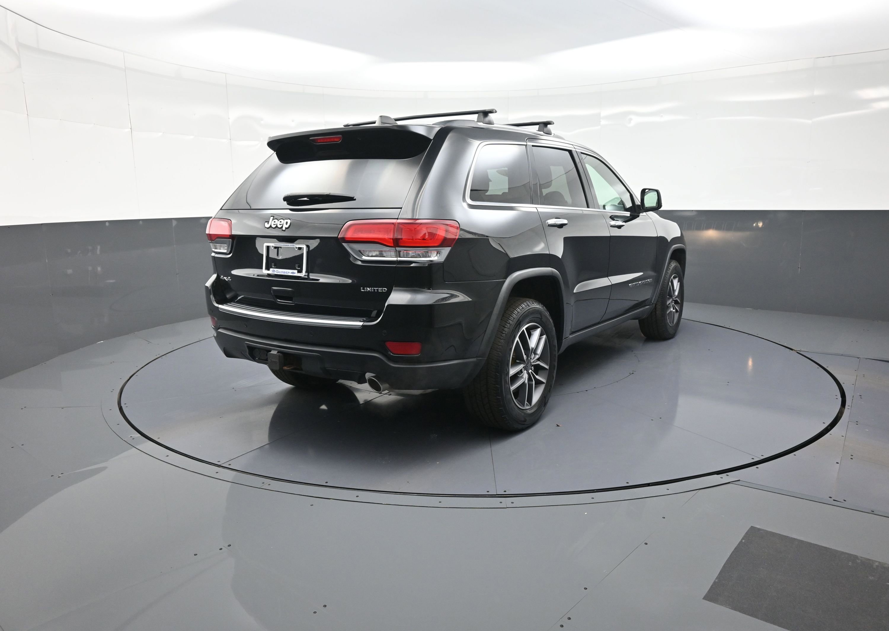 Used 2021 Jeep Grand Cherokee Limited w/ Trailer Tow Group IV image 3