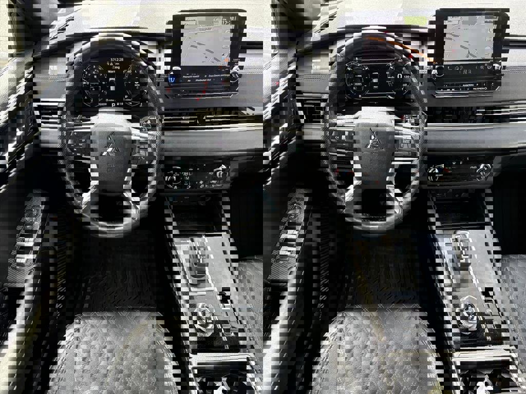 Used 2023 Mitsubishi Outlander SEL image 20