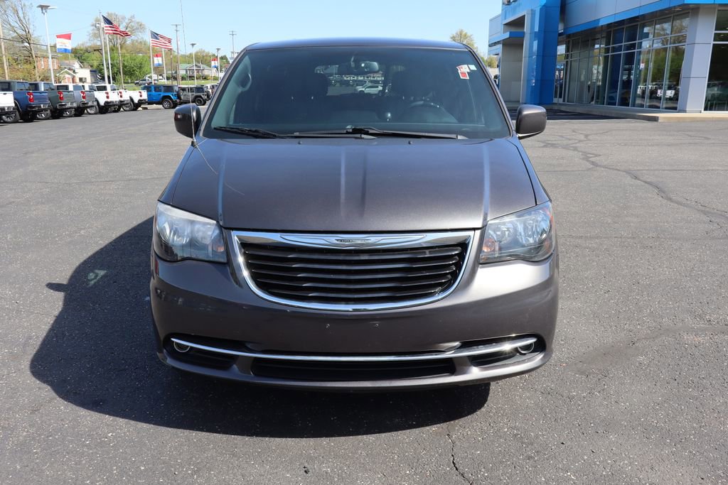 Used 2015 Chrysler Town & Country S w/ Driver Convenience Group FWD image 34