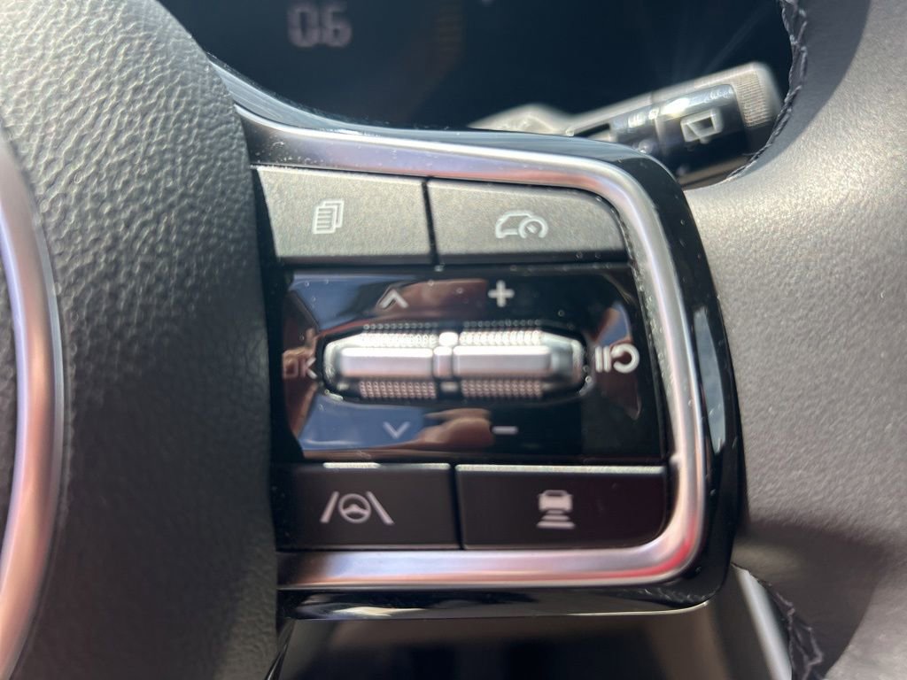 Used 2026 Kia Carnival FWD image 21