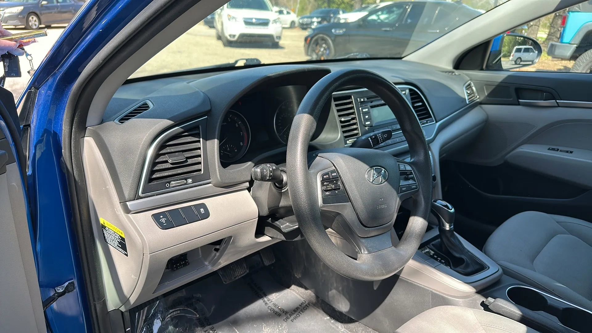 Used 2017 Hyundai Elantra SE image 13