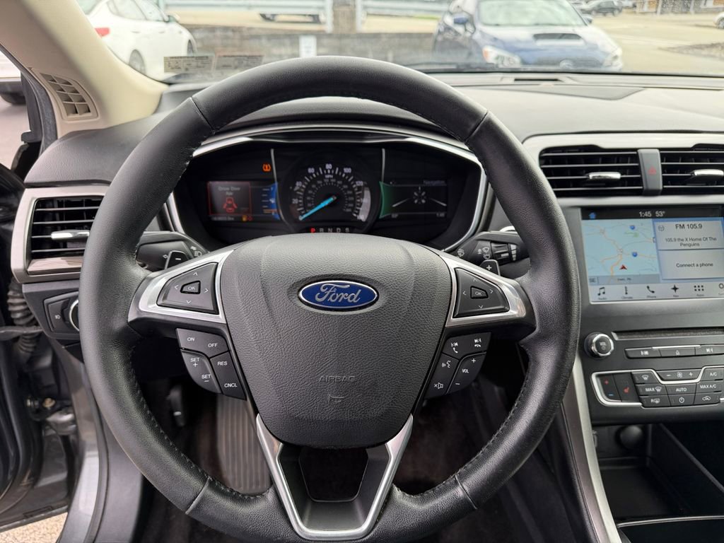 Used 2017 Ford Fusion SE w/ Fusion SE Technology Package image 15