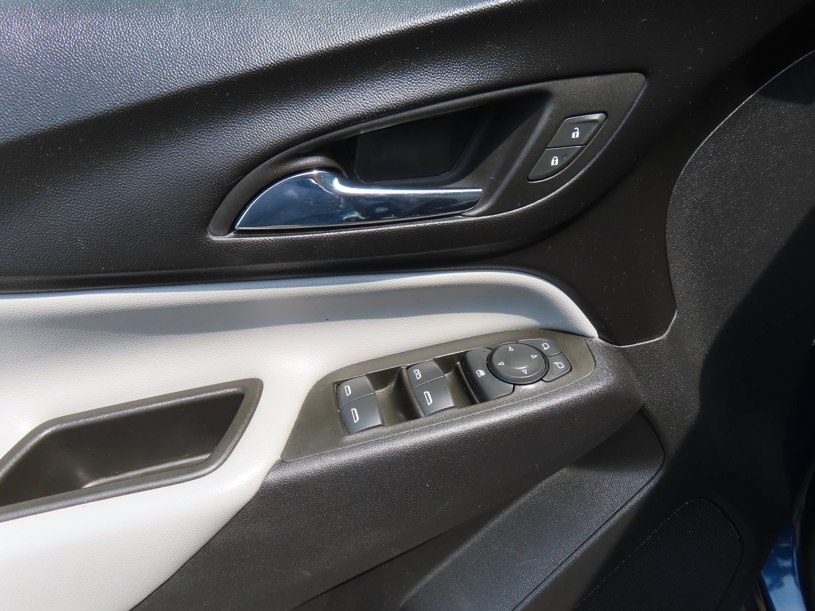 Used 2023 Chevrolet Equinox LS FWD image 11
