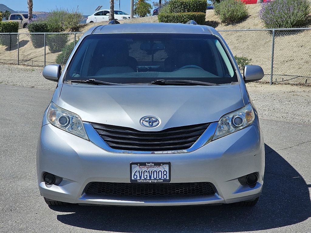 Used 2012 Toyota Sienna LE w/ Preferred Pkg image 8