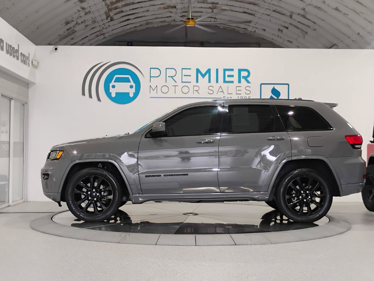 Used 2021 Jeep Grand Cherokee Laredo X RWD image 3