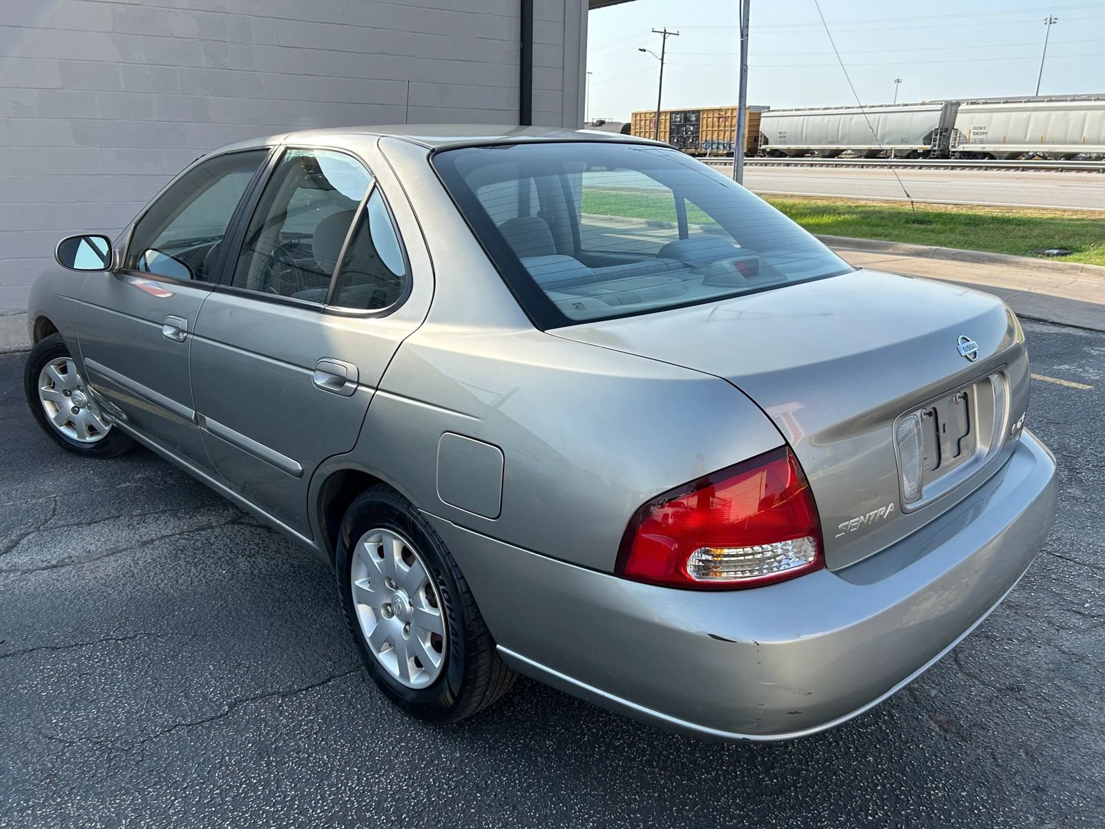 Used 2002 Nissan Sentra GXE FWD image 5