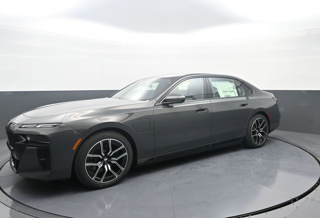 New 2026 BMW 750e xDrive image 4