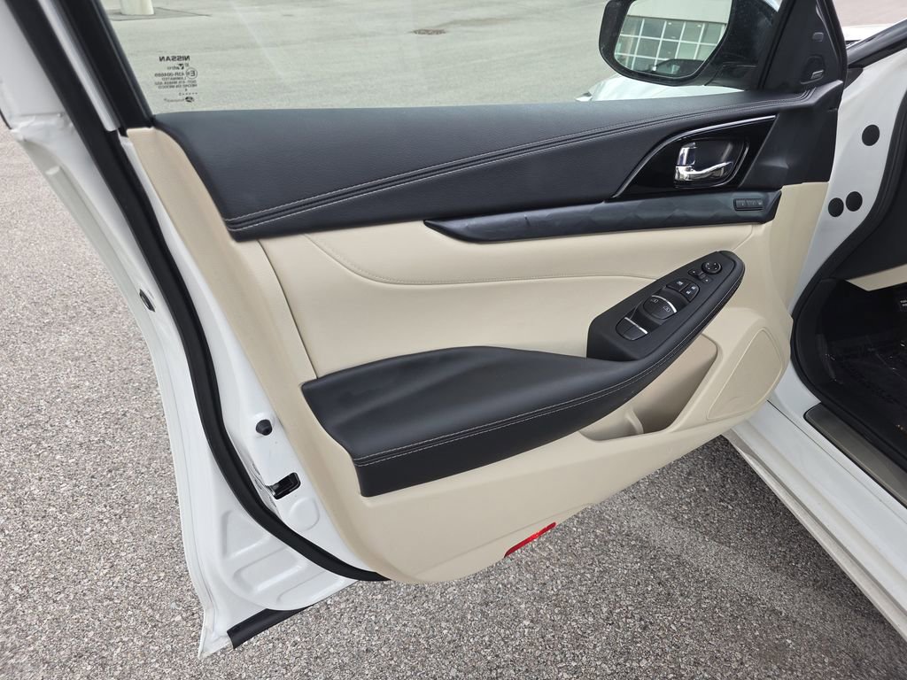 Used 2023 Nissan Maxima Platinum w/ Sport Mat Group FWD image 15