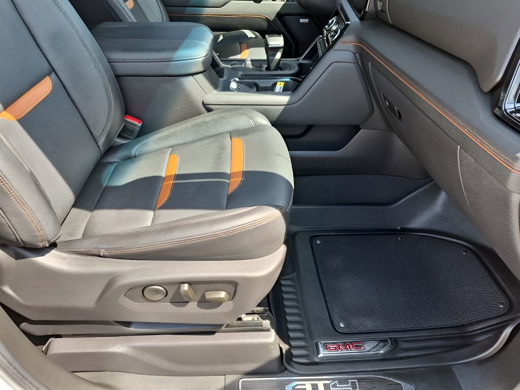 Used 2025 GMC Sierra 1500 AT4 w/ AT4 Premium Package AWD/4WD image 17