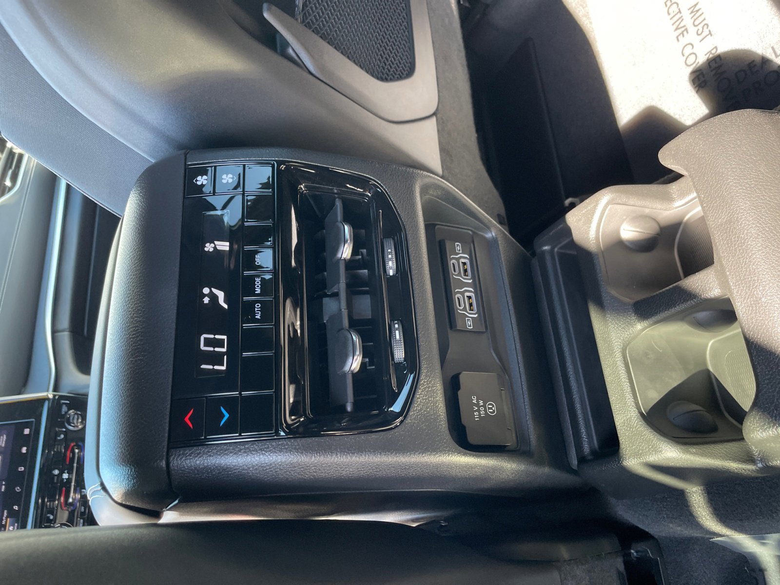 Used 2025 Jeep Grand Cherokee L Altitude image 23