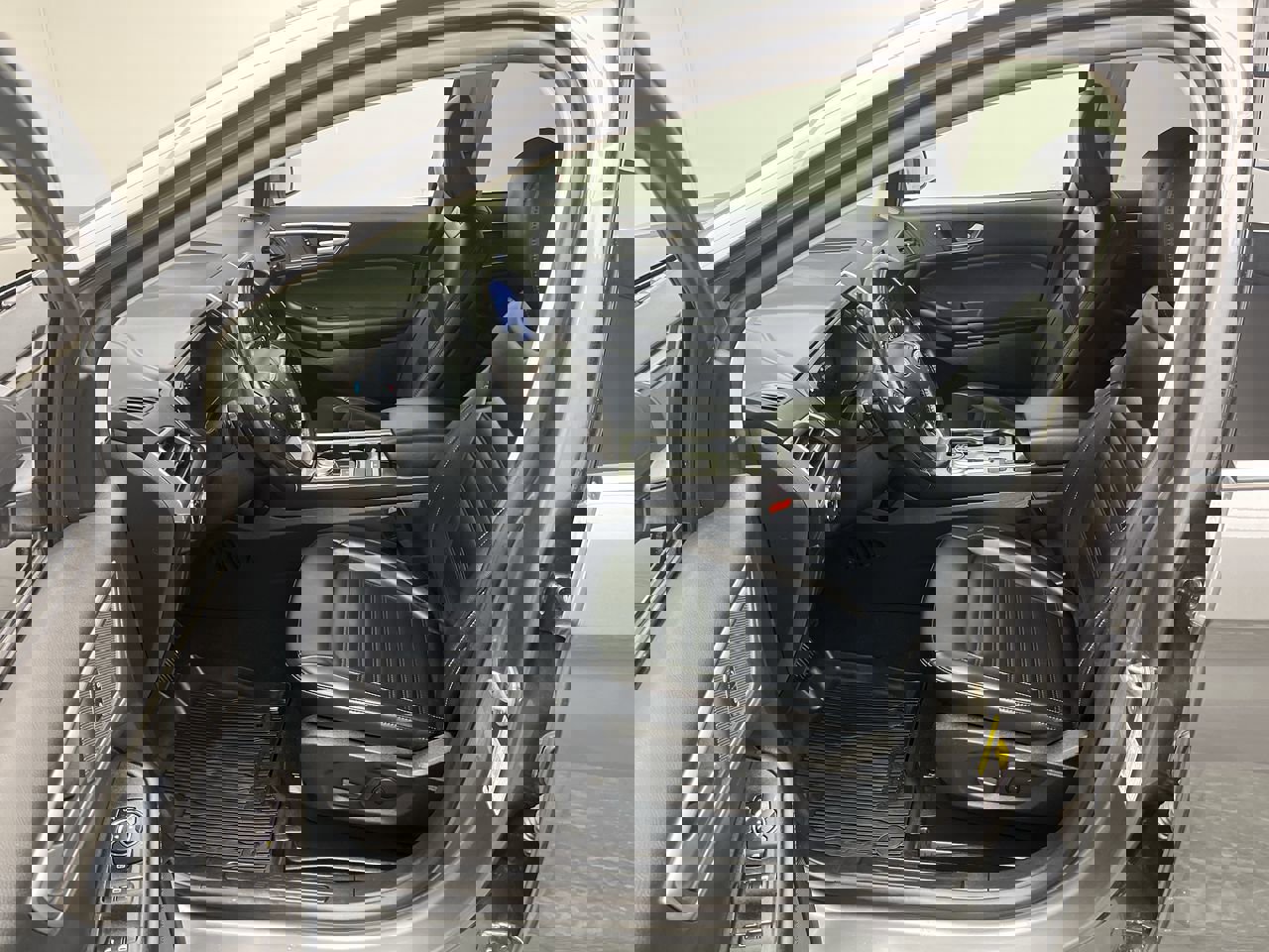 Used 2023 Ford Edge SEL w/ Convenience Package image 3