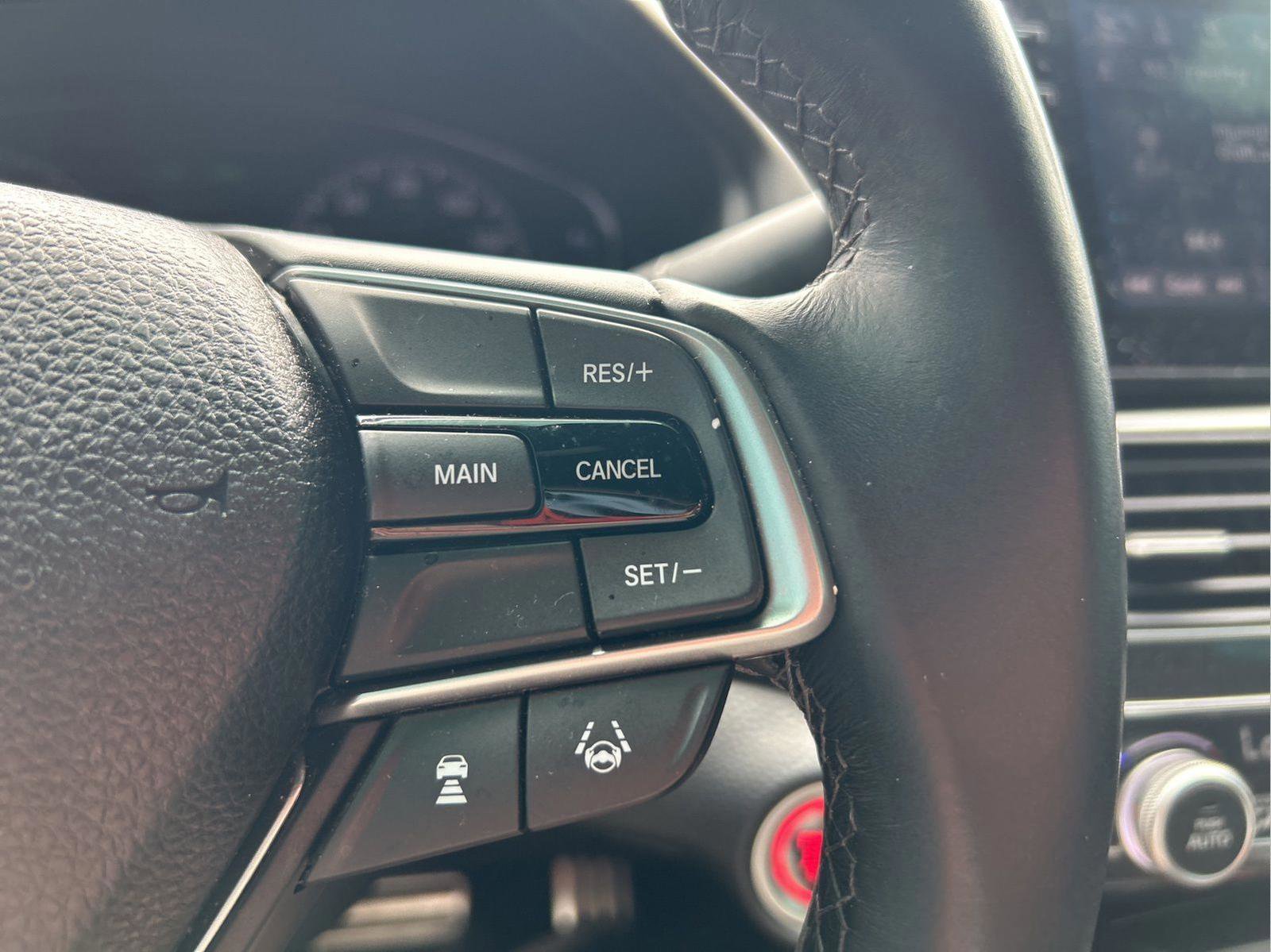 Used 2018 Honda Accord Sport image 14