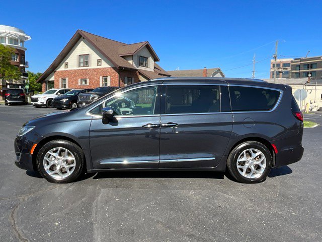 Used 2019 Chrysler Pacifica Limited w/ Advanced Safetytec Group FWD image 4