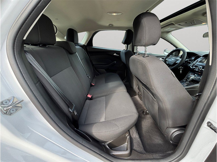 Used 2017 Ford Focus SEL FWD image 31