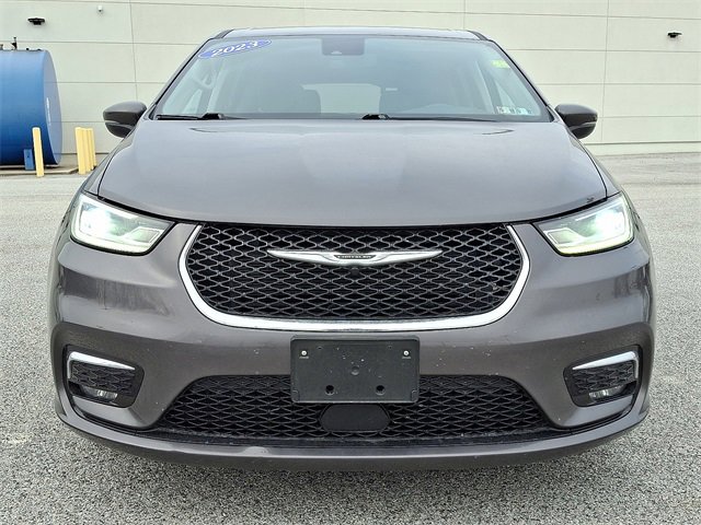 Used 2023 Chrysler Pacifica Touring-L image 5