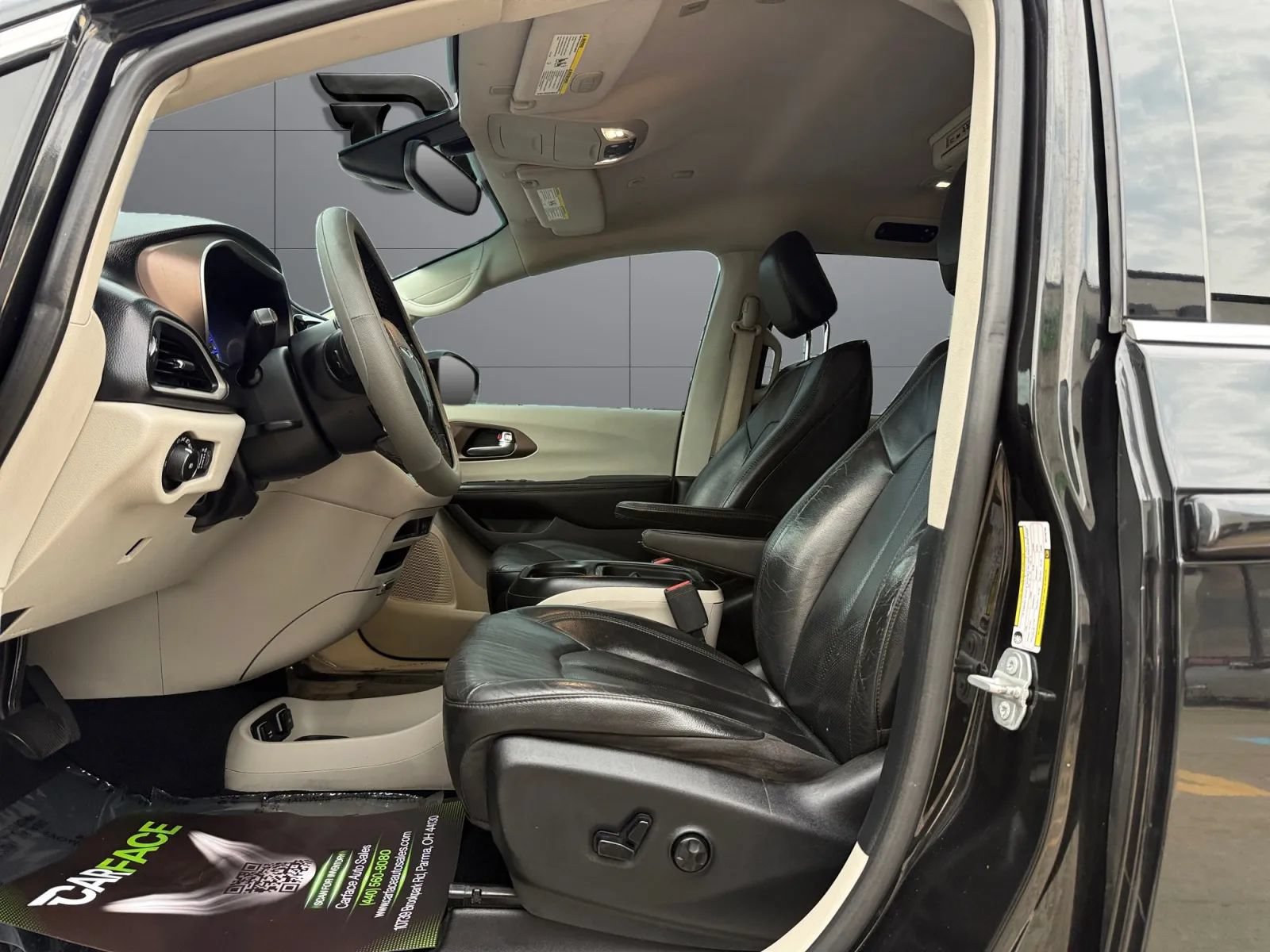 Used 2019 Chrysler Pacifica Touring-L FWD image 16